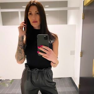 Meet your Posher, Leslie